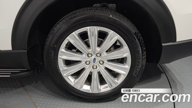 Ford Explorer 2021 — photo 7