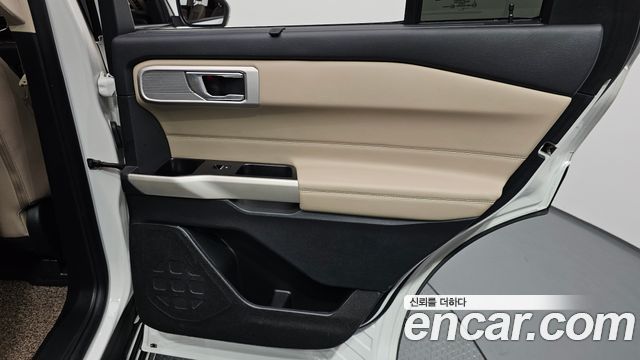 Ford Explorer 2021 — photo 15