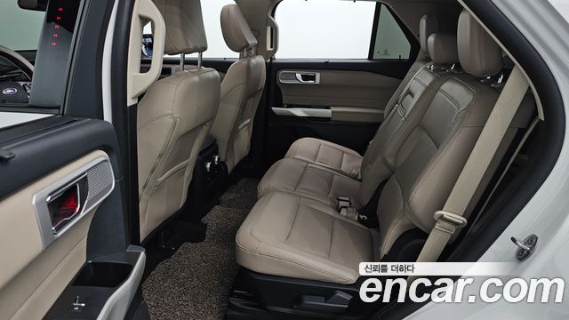 Ford Explorer 2021 — photo 31