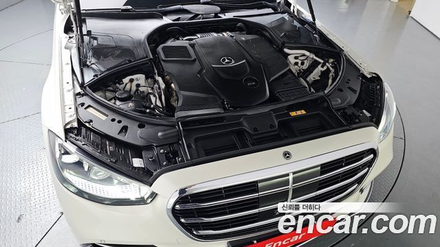 Mercedes-Benz S-Class 2023 — photo 6