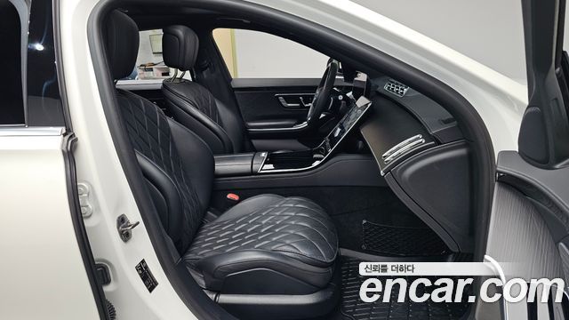 Mercedes-Benz S-Class 2023 — photo 17