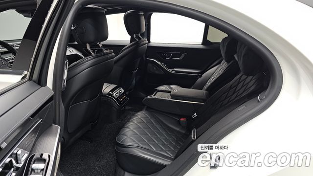 Mercedes-Benz S-Class 2023 — photo 16
