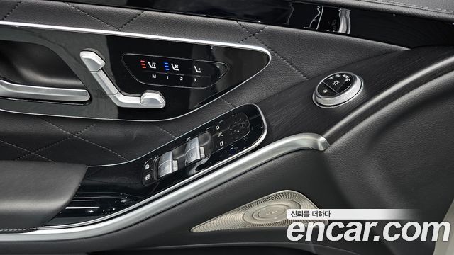 Mercedes-Benz S-Class 2023 — photo 28