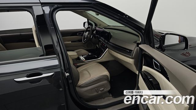 Kia Canival 2021 — photo 17