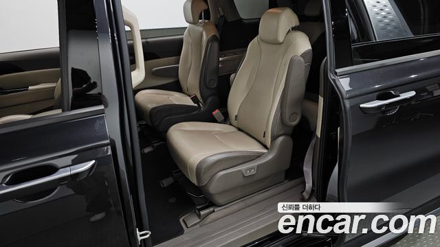 Kia Canival 2021 — photo 16