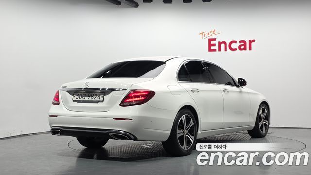 Mercedes-Benz E-Class 2017 — photo 2