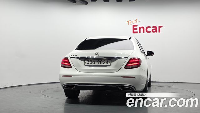Mercedes-Benz E-Class 2017 — photo 4