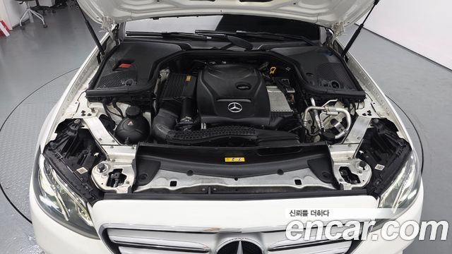 Mercedes-Benz E-Class 2017 — photo 6