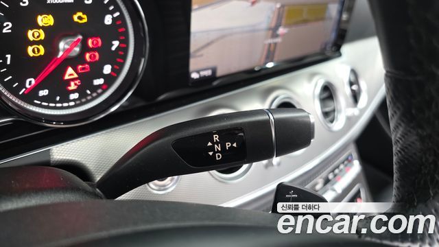 Mercedes-Benz E-Class 2017 — photo 9
