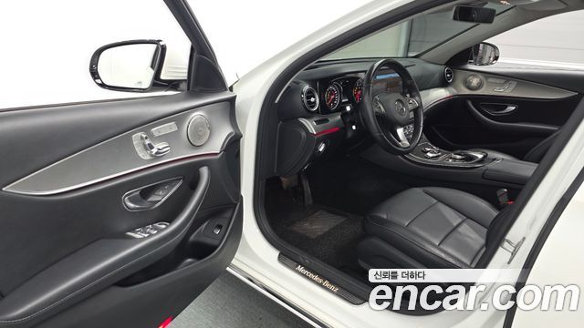 Mercedes-Benz E-Class 2017 — photo 10