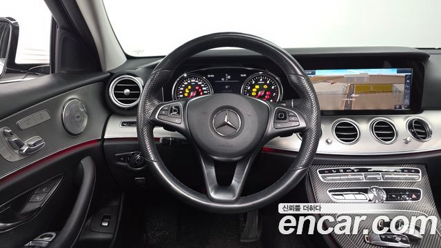 Mercedes-Benz E-Class 2017 — photo 12