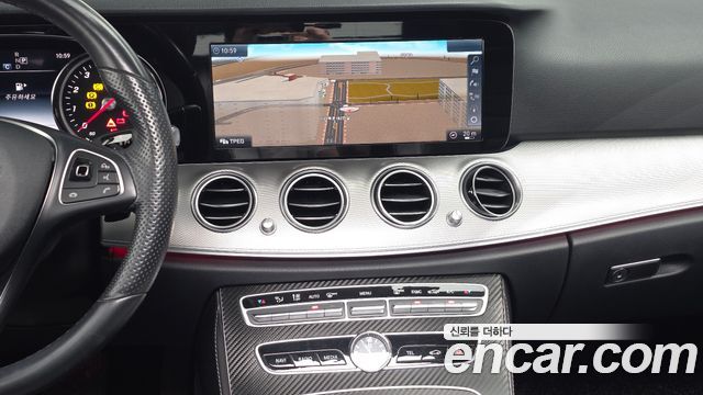 Mercedes-Benz E-Class 2017 — photo 13