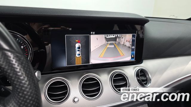 Mercedes-Benz E-Class 2017 — photo 14