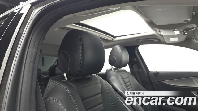 Mercedes-Benz E-Class 2017 — photo 16