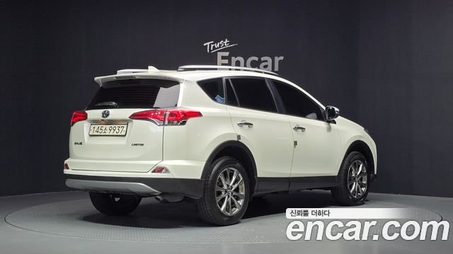 Toyota RAV4 2018 — photo 2
