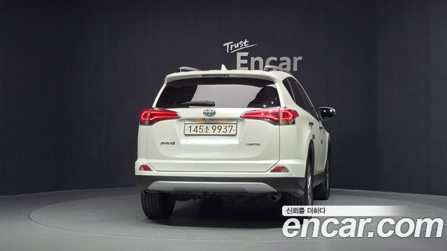 Toyota RAV4 2018 — photo 4