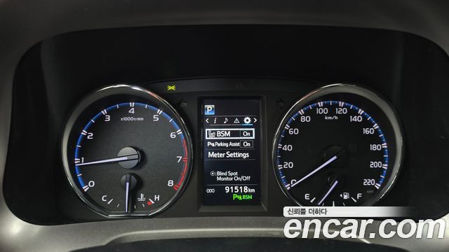 Toyota RAV4 2018 — photo 8