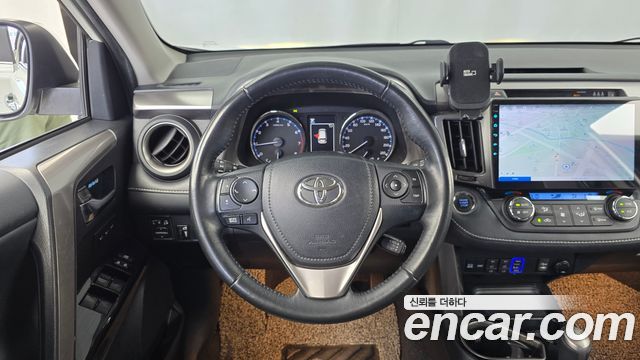 Toyota RAV4 2018 — photo 13