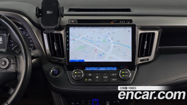 Toyota RAV4 2018 — photo 14