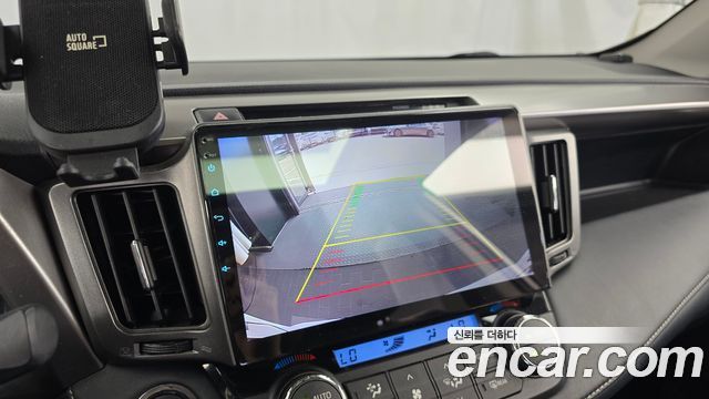 Toyota RAV4 2018 — photo 15