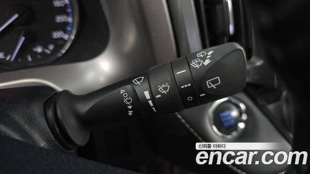 Toyota RAV4 2018 — photo 19