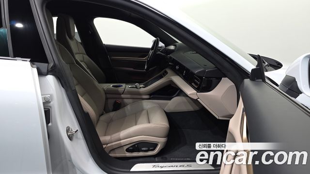 Porsche Taycan 2024 — photo 11