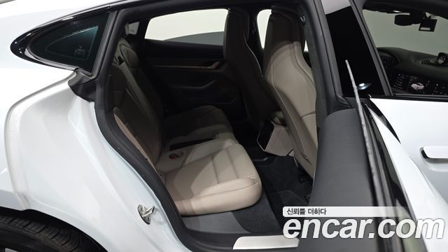 Porsche Taycan 2024 — photo 12
