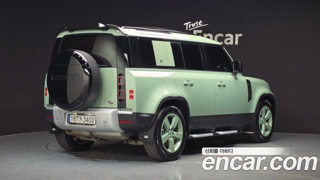 Land Rover Defender 2023 — photo 2