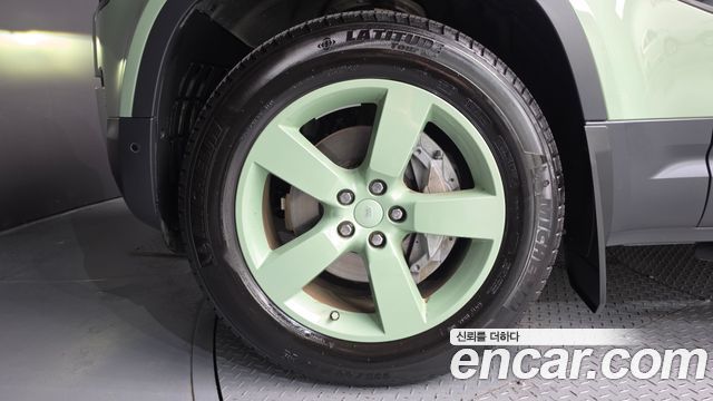 Land Rover Defender 2023 — photo 5
