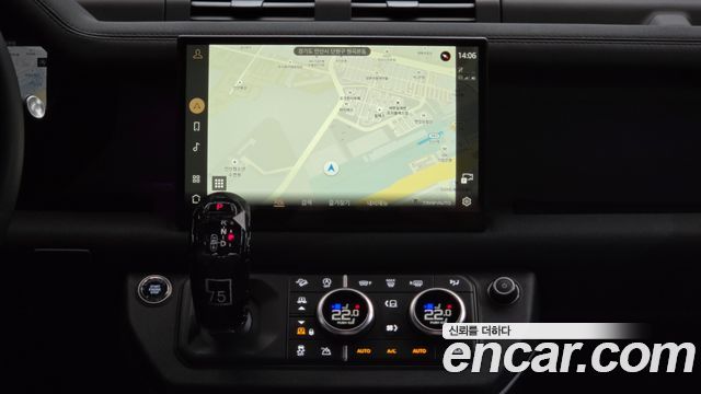 Land Rover Defender 2023 — photo 14
