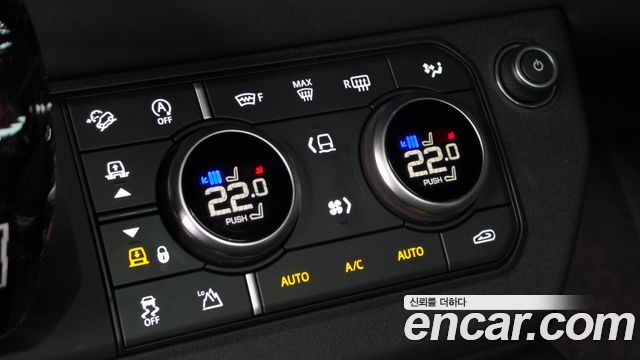 Land Rover Defender 2023 — photo 18