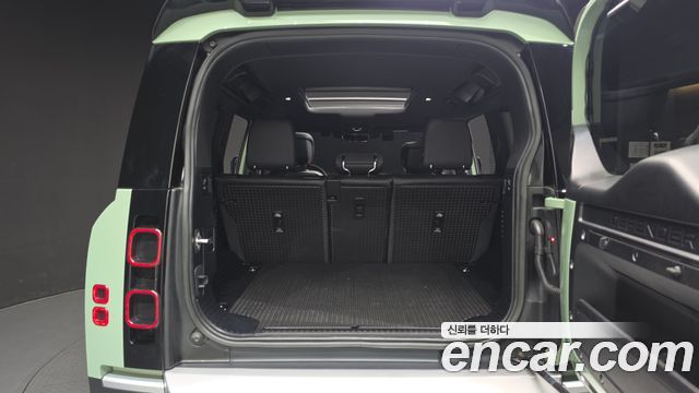 Land Rover Defender 2023 — photo 19