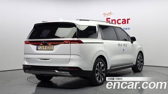Kia Canival 2023 — photo 2