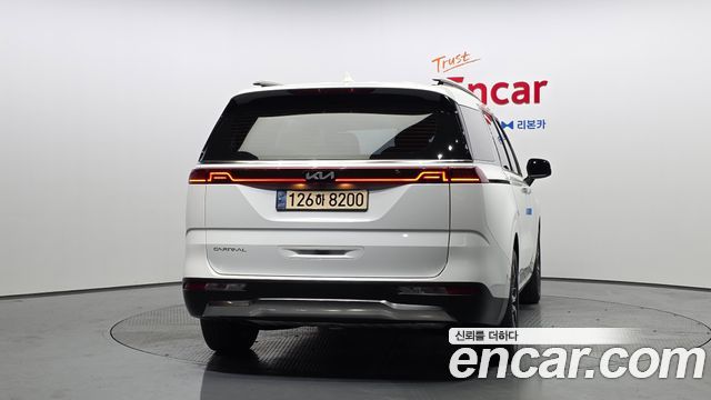 Kia Canival 2023 — photo 4
