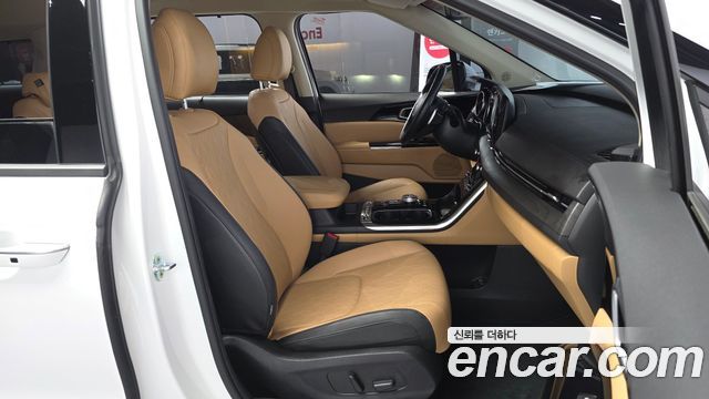 Kia Canival 2023 — photo 17