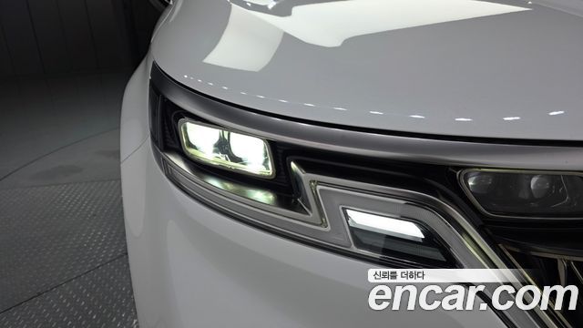 Kia Canival 2023 — photo 8