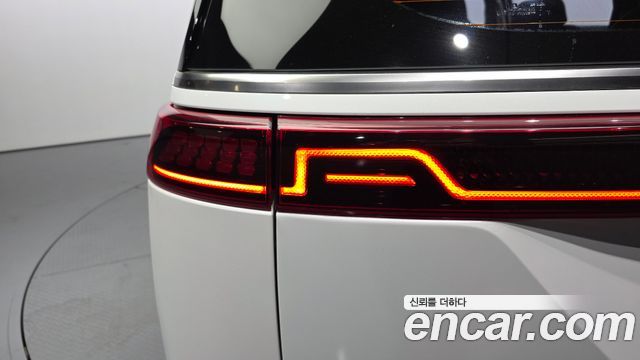 Kia Canival 2023 — photo 9
