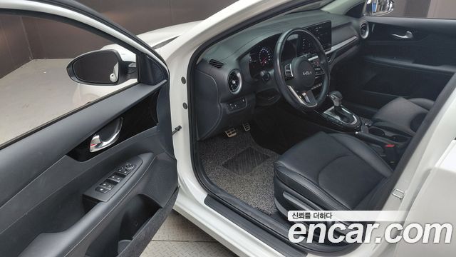 Kia K3 2023 — photo 13