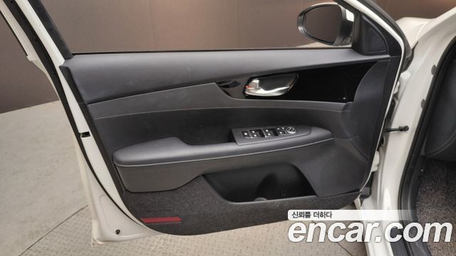 Kia K3 2023 — photo 14