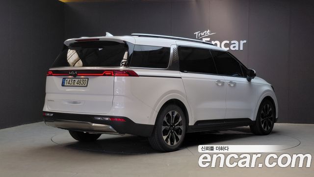 Kia Canival 2023 — photo 2