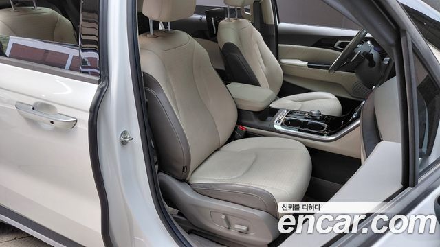 Kia Canival 2023 — photo 17