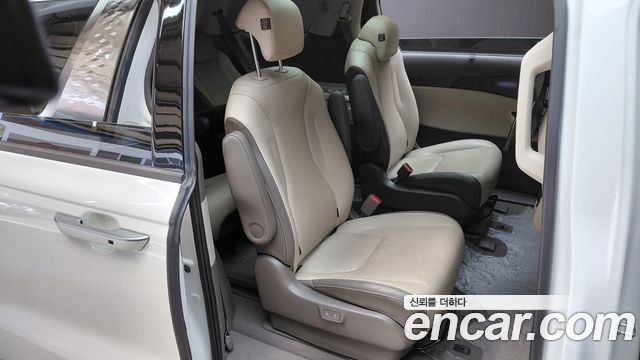 Kia Canival 2023 — photo 18