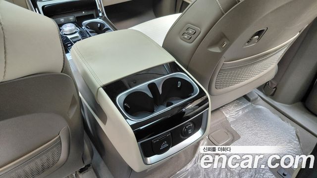 Kia Canival 2023 — photo 32
