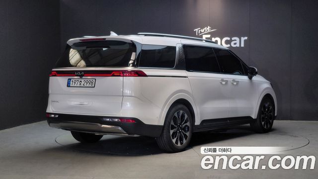 Kia Canival 2023 — photo 2