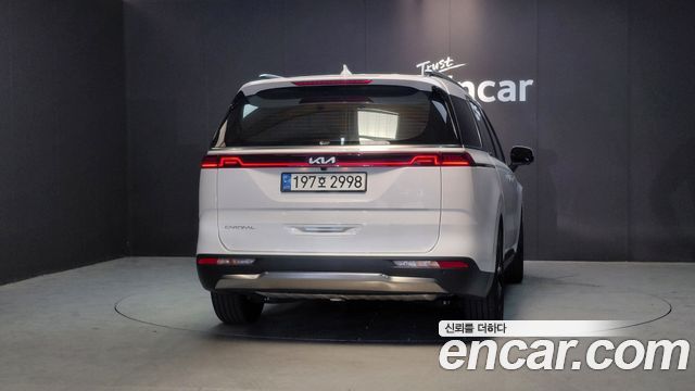 Kia Canival 2023 — photo 4