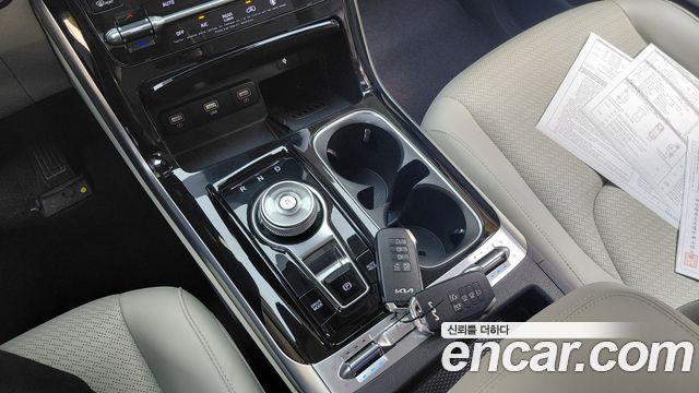 Kia Canival 2023 — photo 12