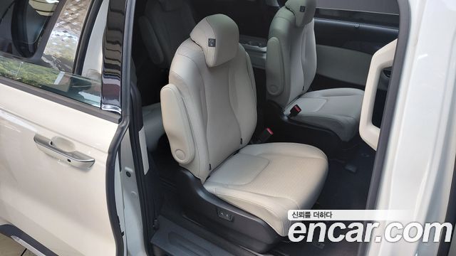 Kia Canival 2023 — photo 17