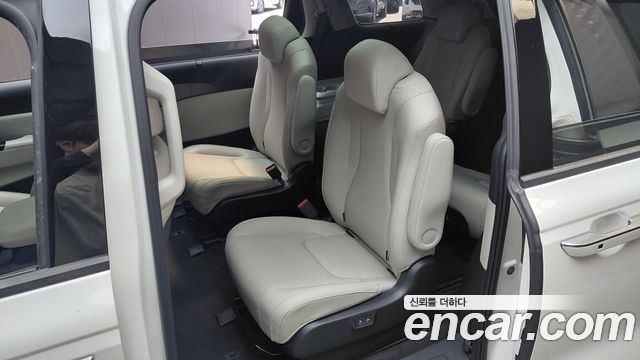 Kia Canival 2023 — photo 18