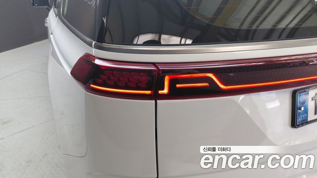 Kia Canival 2023 — photo 9