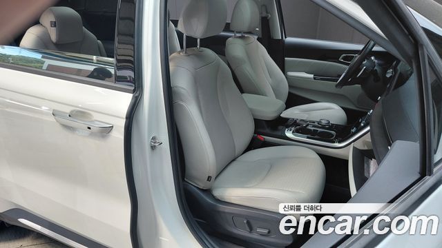 Kia Canival 2023 — photo 16